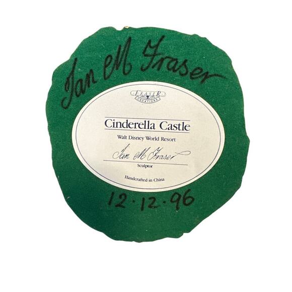 Rare Retired Walt Disney Sculpted Cinderella Castle Autographed - Picture 6 of 6